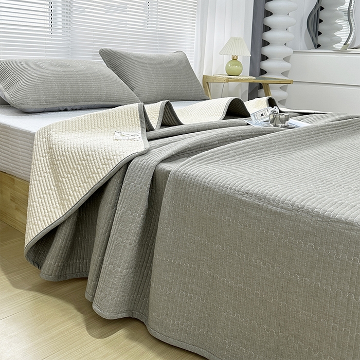 91家纺网 家纺一手货源 找家纺 拾小柒 2025新款全棉色织水洗棉夹棉防滑床盖 青灰色