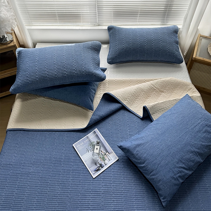 91家纺网 家纺一手货源 找家纺 拾小柒 2025新款全棉色织水洗棉夹棉防滑床盖 牛仔蓝