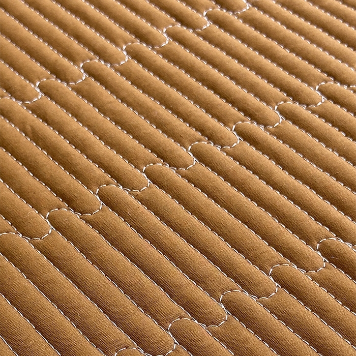 91家纺网 家纺一手货源 找家纺 拾小柒 2025新款全棉色织水洗棉夹棉防滑床盖 焦糖色