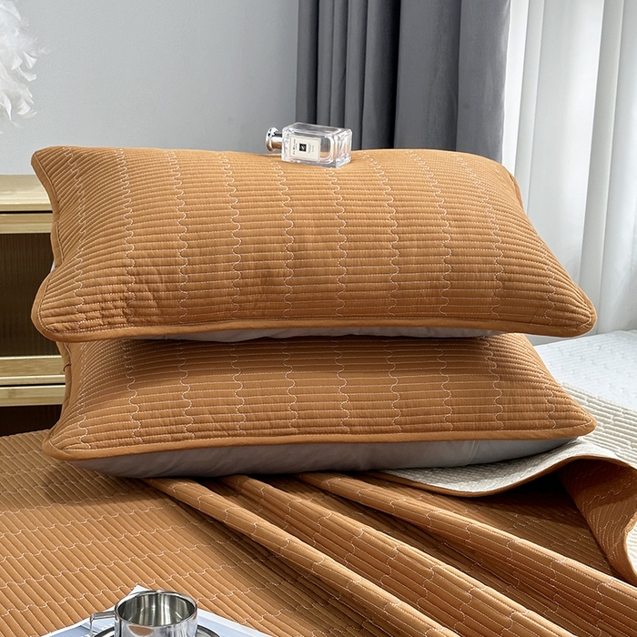 91家纺网 家纺一手货源 找家纺 拾小柒 2025新款全棉色织水洗棉夹棉防滑床盖 焦糖色