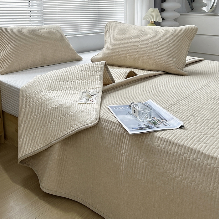 91家纺网 家纺一手货源 找家纺 拾小柒 2025新款全棉色织水洗棉夹棉防滑床盖 卡其色