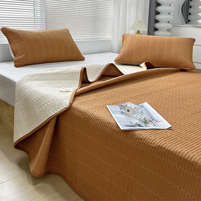 91家纺网 家纺一手货源 找家纺 拾小柒 2025新款全棉色织水洗棉夹棉防滑床盖 焦糖色
