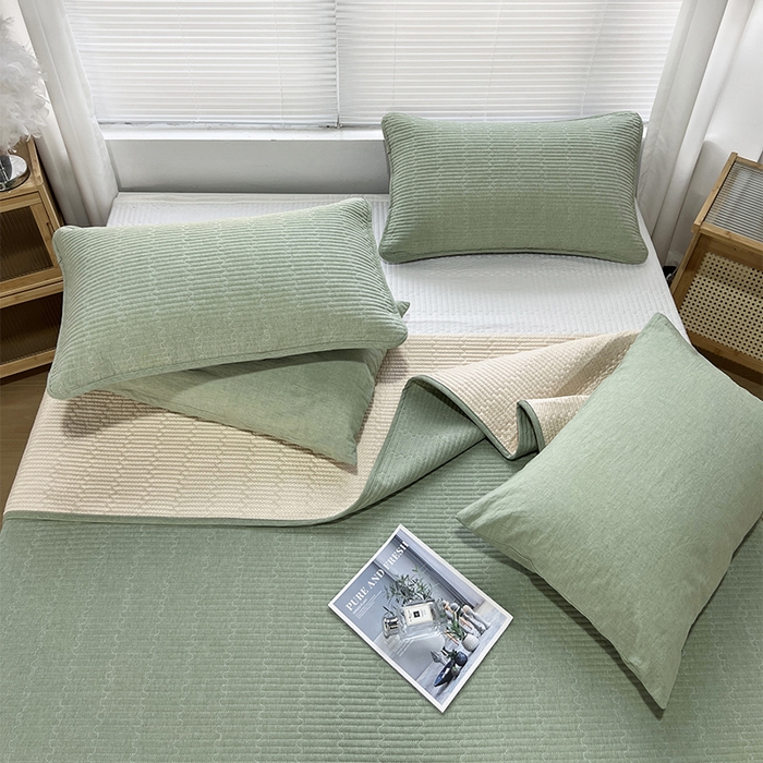91家纺网 家纺一手货源 找家纺 拾小柒 2025新款全棉色织水洗棉夹棉防滑床盖 浅绿色