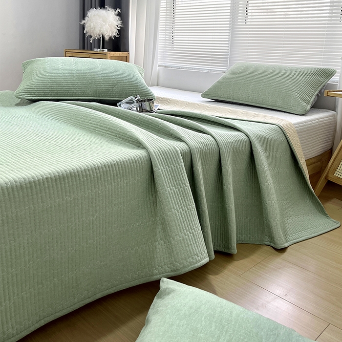 91家纺网 家纺一手货源 找家纺 拾小柒 2025新款全棉色织水洗棉夹棉防滑床盖 浅绿色