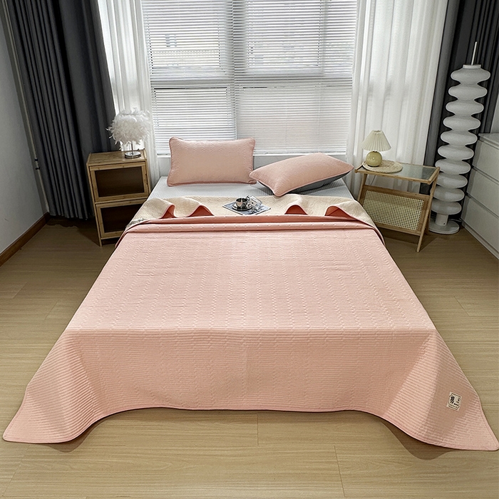 91家纺网 家纺一手货源 找家纺 （总）拾小柒 2025新款全棉色织水洗棉夹棉防滑床盖