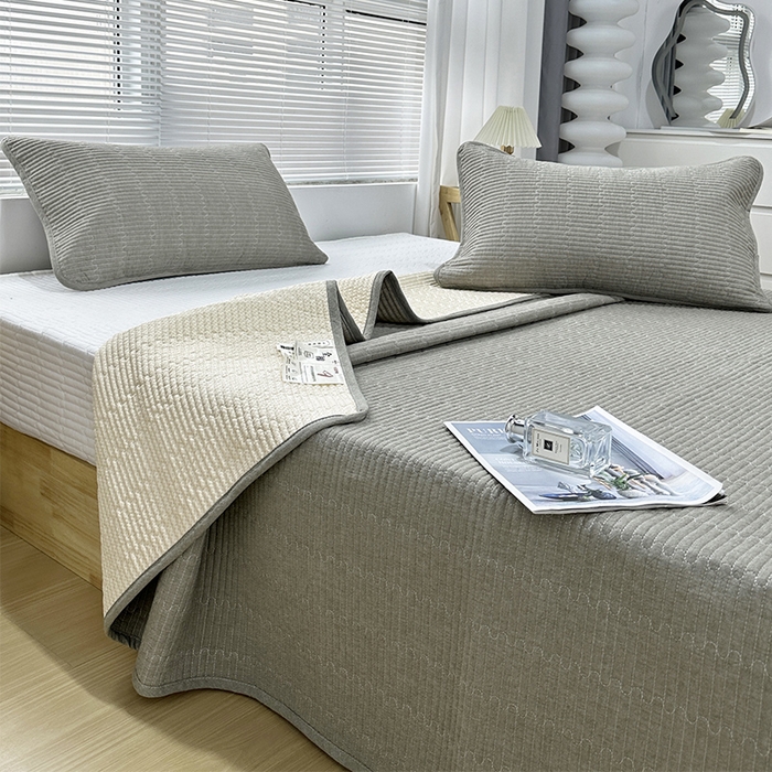 91家纺网 家纺一手货源 找家纺 拾小柒 2025新款全棉色织水洗棉夹棉防滑床盖 青灰色