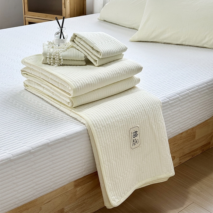 91家纺网 家纺一手货源 找家纺 拾小柒 2025新款全棉色织水洗棉夹棉防滑床盖 鹅黄色