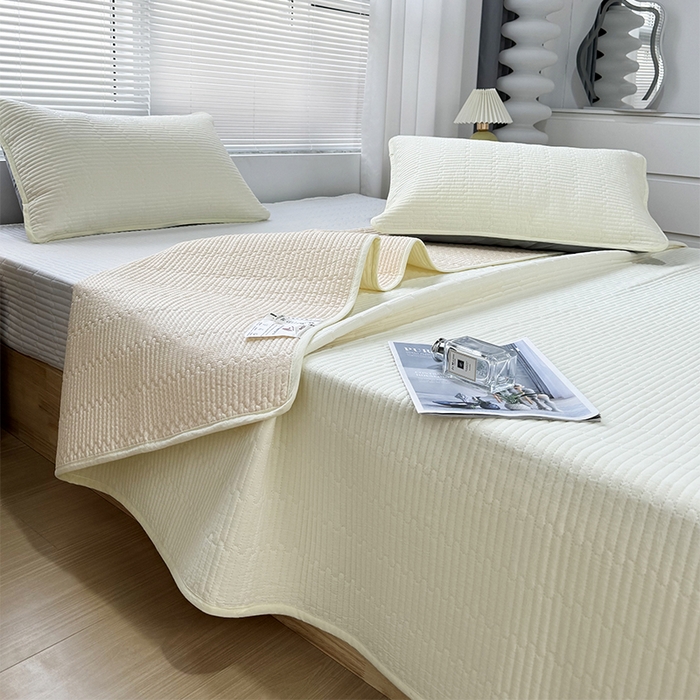 91家纺网 家纺一手货源 找家纺 拾小柒 2025新款全棉色织水洗棉夹棉防滑床盖 鹅黄色