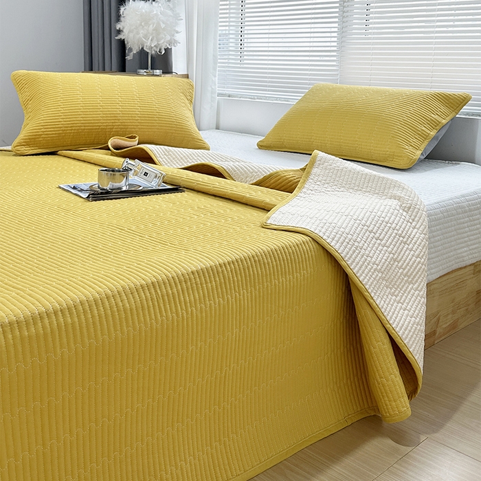 91家纺网 家纺一手货源 找家纺 拾小柒 2025新款全棉色织水洗棉夹棉防滑床盖 姜黄色