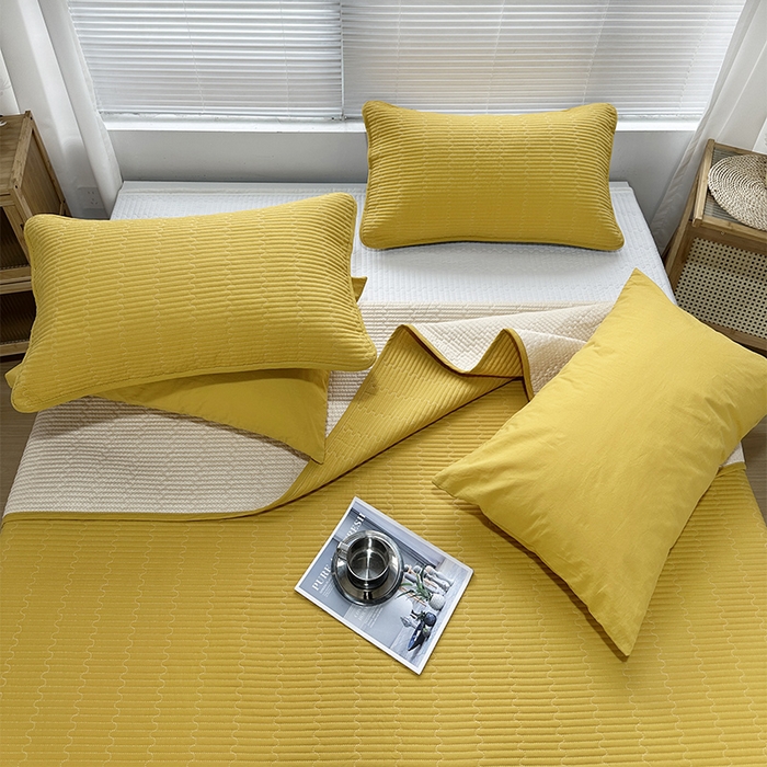 91家纺网 家纺一手货源 找家纺 拾小柒 2025新款全棉色织水洗棉夹棉防滑床盖 姜黄色