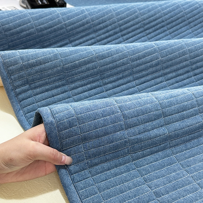 91家纺网 家纺一手货源 找家纺 拾小柒 2025新款全棉色织水洗棉夹棉防滑床盖防水款 牛仔蓝