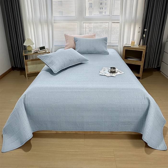 91家纺网 家纺一手货源 找家纺 （总）拾小柒 2025新款全棉色织水洗棉夹棉防滑床盖防水款