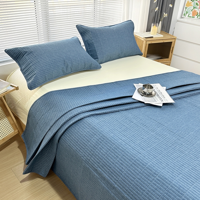 91家纺网 家纺一手货源 找家纺 拾小柒 2025新款全棉色织水洗棉夹棉防滑床盖防水款 牛仔蓝