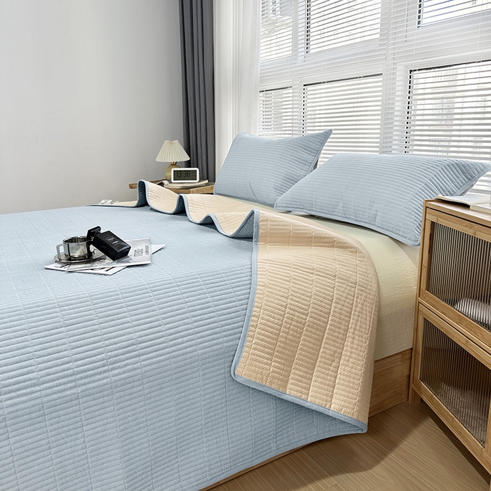 91家纺网 家纺一手货源 找家纺 拾小柒 2025新款全棉色织水洗棉夹棉防滑床盖防水款 浅蓝色