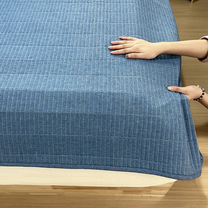 91家纺网 家纺一手货源 找家纺 拾小柒 2025新款全棉色织水洗棉夹棉防滑床盖防水款 牛仔蓝