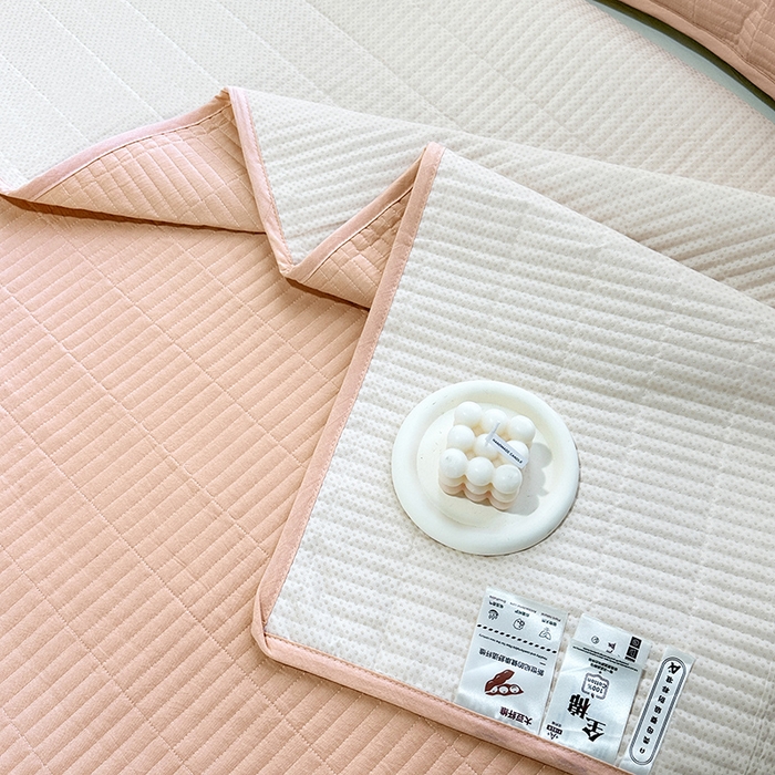 91家纺网 家纺一手货源 找家纺 拾小柒 2025新款全棉色织水洗棉夹棉防滑床盖防水款 粉玉色