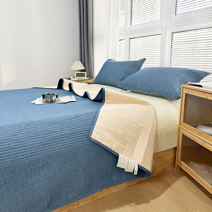 91家纺网 家纺一手货源 找家纺 拾小柒 2025新款全棉色织水洗棉夹棉防滑床盖防水款 牛仔蓝