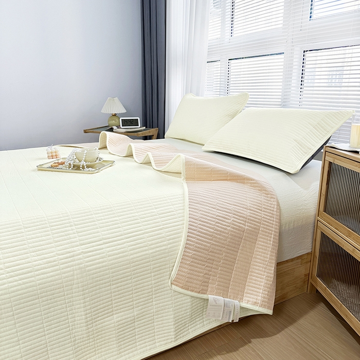 91家纺网 家纺一手货源 找家纺 拾小柒 2025新款全棉色织水洗棉夹棉防滑床盖防水款 鹅黄色