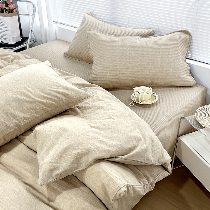 91家纺网 家纺一手货源 找家纺 拾小柒 2025新款全棉色织水洗棉防滑夹棉床盖三四件套 卡其色