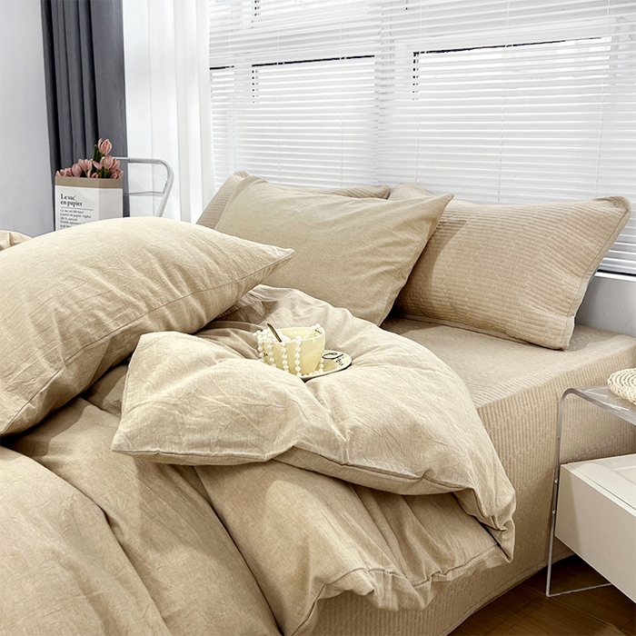 91家纺网 家纺一手货源 找家纺 拾小柒 2025新款全棉色织水洗棉防滑夹棉床盖三四件套 卡其色