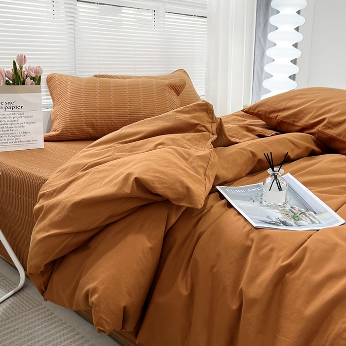 91家纺网 家纺一手货源 找家纺 拾小柒 2025新款全棉色织水洗棉防滑夹棉床盖三四件套 焦糖色