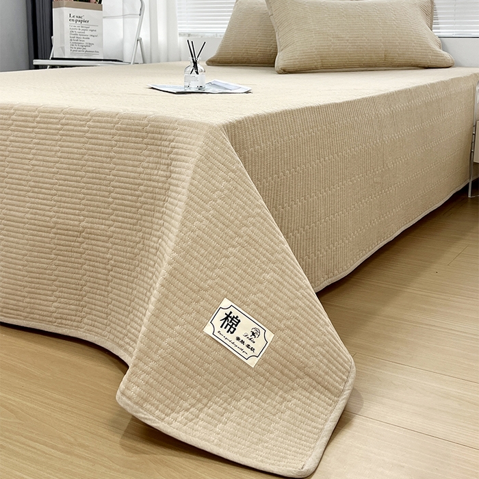 91家纺网 家纺一手货源 找家纺 拾小柒 2025新款全棉色织水洗棉防滑夹棉床盖三四件套 卡其色