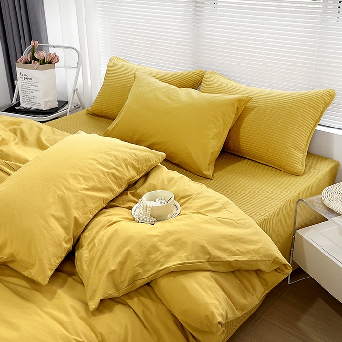 91家纺网 家纺一手货源 找家纺 拾小柒 2025新款全棉色织水洗棉防滑夹棉床盖三四件套 姜黄色