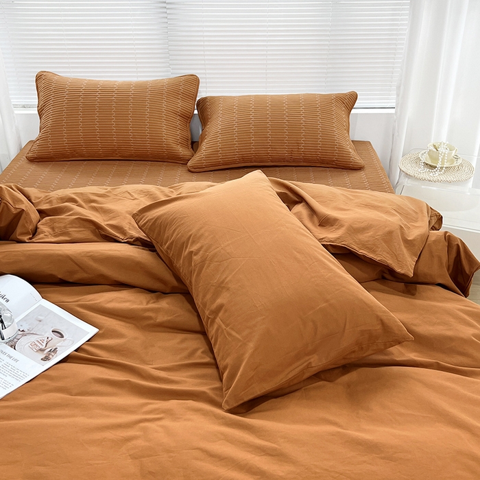 91家纺网 家纺一手货源 找家纺 拾小柒 2025新款全棉色织水洗棉防滑夹棉床盖三四件套 焦糖色