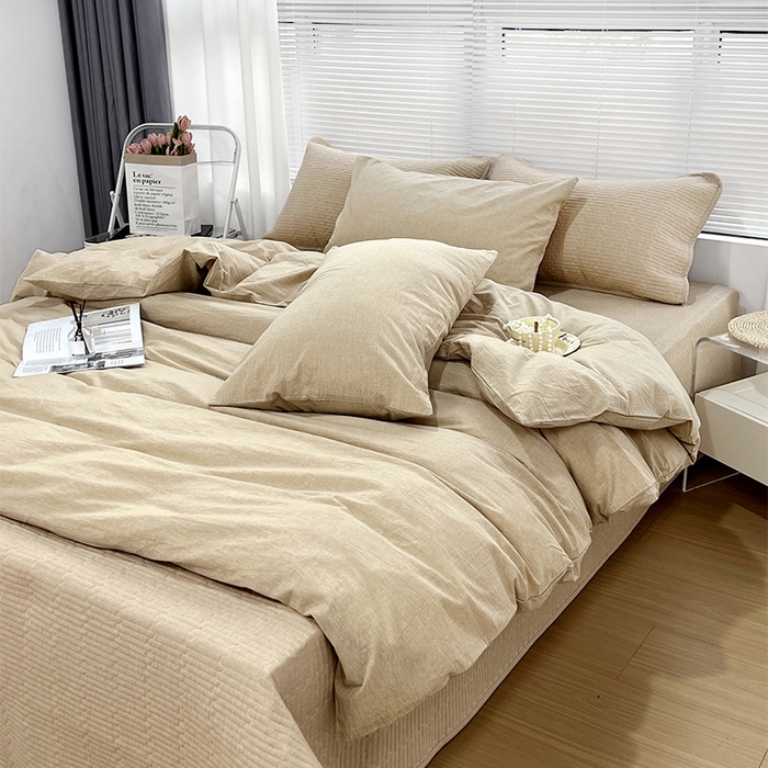 91家纺网 家纺一手货源 找家纺 拾小柒 2025新款全棉色织水洗棉防滑夹棉床盖三四件套 卡其色