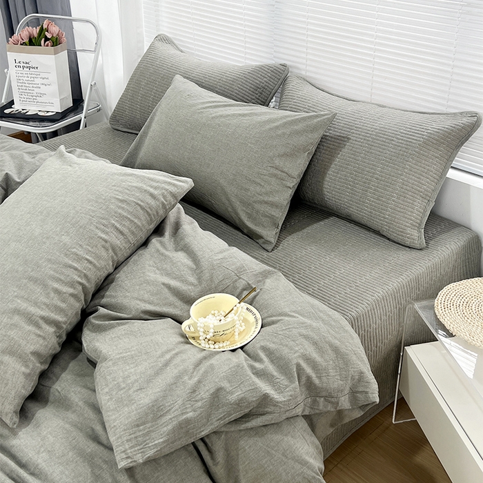 91家纺网 家纺一手货源 找家纺 拾小柒 2025新款全棉色织水洗棉防滑夹棉床盖三四件套 青灰色