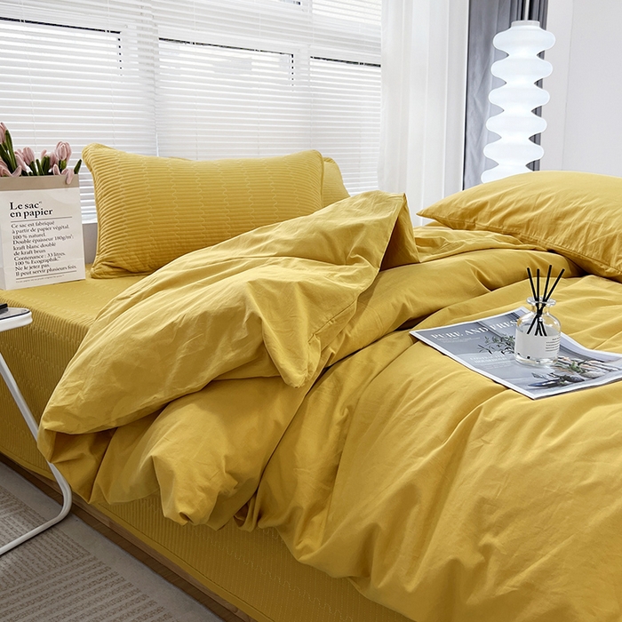 91家纺网 家纺一手货源 找家纺 拾小柒 2025新款全棉色织水洗棉防滑夹棉床盖三四件套 姜黄色