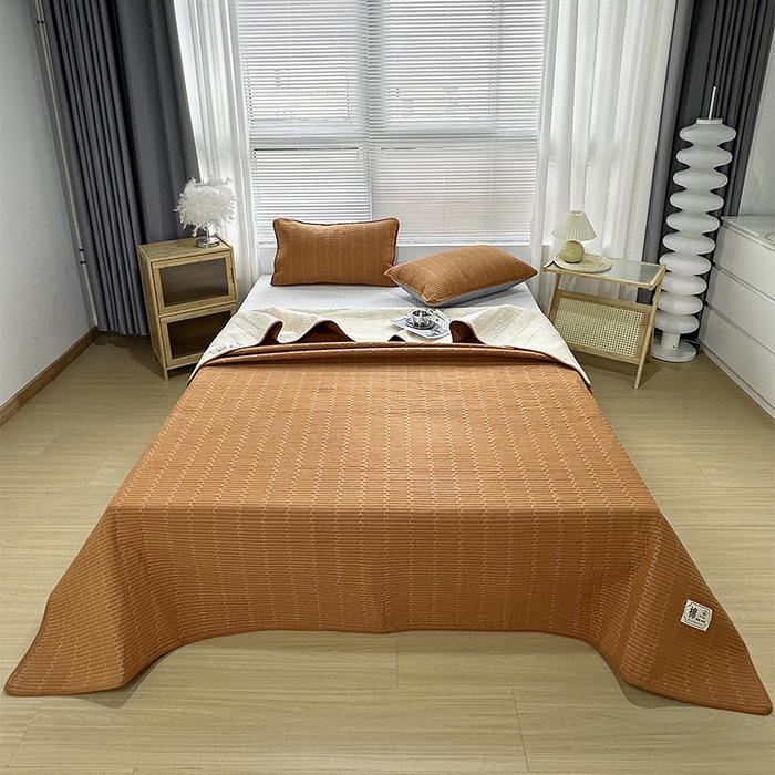 91家纺网 家纺一手货源 找家纺 拾小柒 2025新款全棉色织水洗棉防滑夹棉床盖三四件套 焦糖色