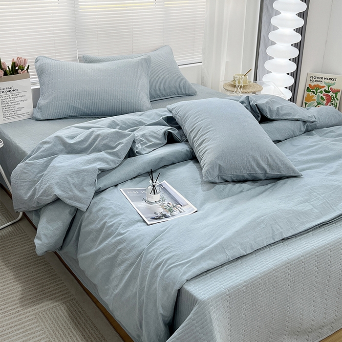 91家纺网 家纺一手货源 找家纺 拾小柒 2025新款全棉色织水洗棉防滑夹棉床盖三四件套 浅蓝色