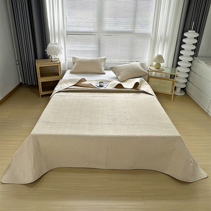 91家纺网 家纺一手货源 找家纺 拾小柒 2025新款全棉色织水洗棉防滑夹棉床盖三四件套 卡其色