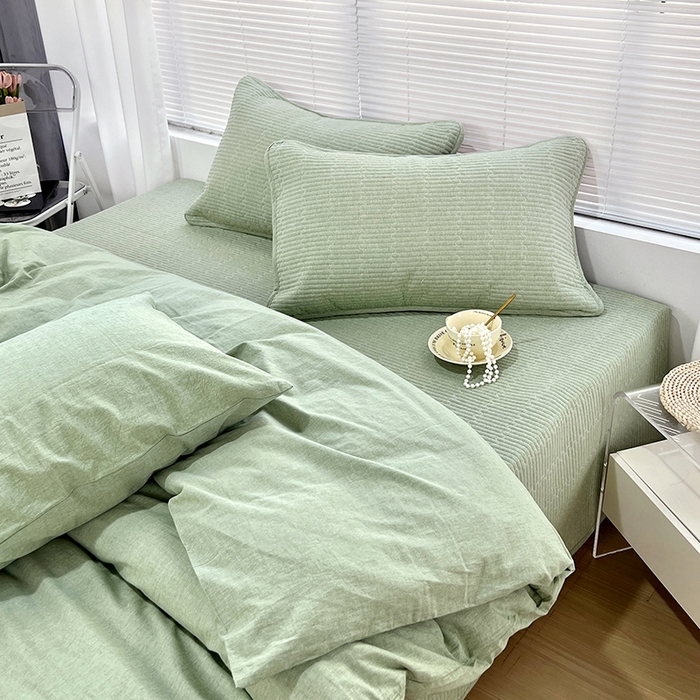 91家纺网 家纺一手货源 找家纺 拾小柒 2025新款全棉色织水洗棉防滑夹棉床盖三四件套 浅绿色