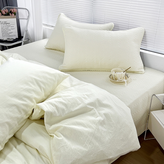 91家纺网 家纺一手货源 找家纺 拾小柒 2025新款全棉色织水洗棉防滑夹棉床盖三四件套 鹅黄色