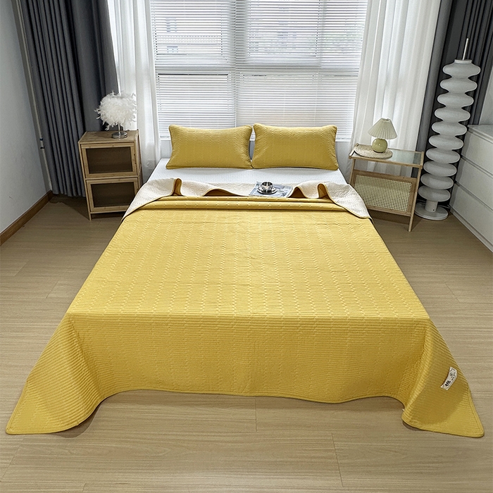 91家纺网 家纺一手货源 找家纺 拾小柒 2025新款全棉色织水洗棉防滑夹棉床盖三四件套 姜黄色