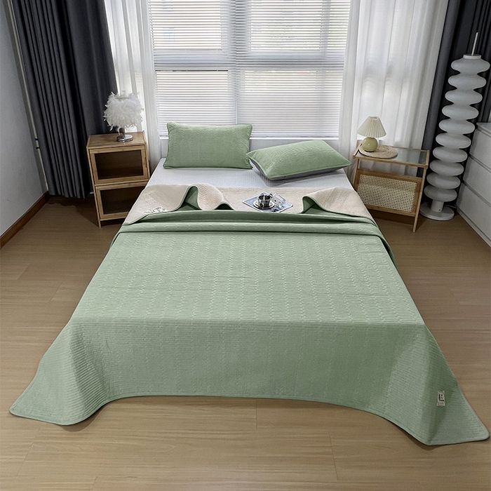 91家纺网 家纺一手货源 找家纺 拾小柒 2025新款全棉色织水洗棉防滑夹棉床盖三四件套 浅绿色