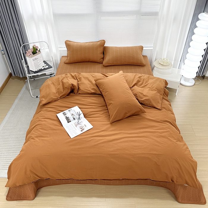 91家纺网 家纺一手货源 找家纺 拾小柒 2025新款全棉色织水洗棉防滑夹棉床盖三四件套 焦糖色