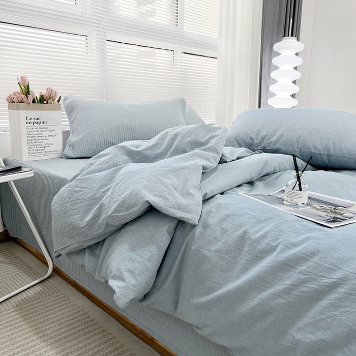 91家纺网 家纺一手货源 找家纺 拾小柒 2025新款全棉色织水洗棉防滑夹棉床盖三四件套 浅蓝色