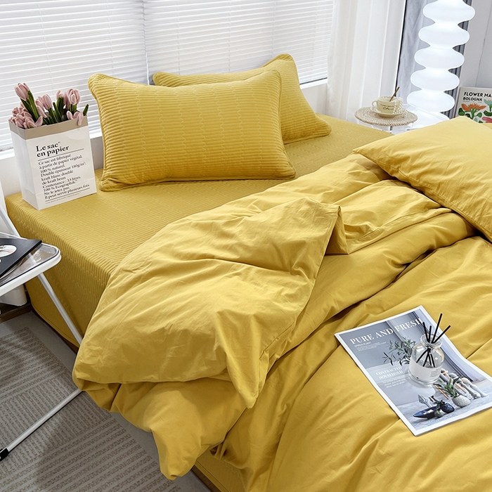 91家纺网 家纺一手货源 找家纺 拾小柒 2025新款全棉色织水洗棉防滑夹棉床盖三四件套 姜黄色