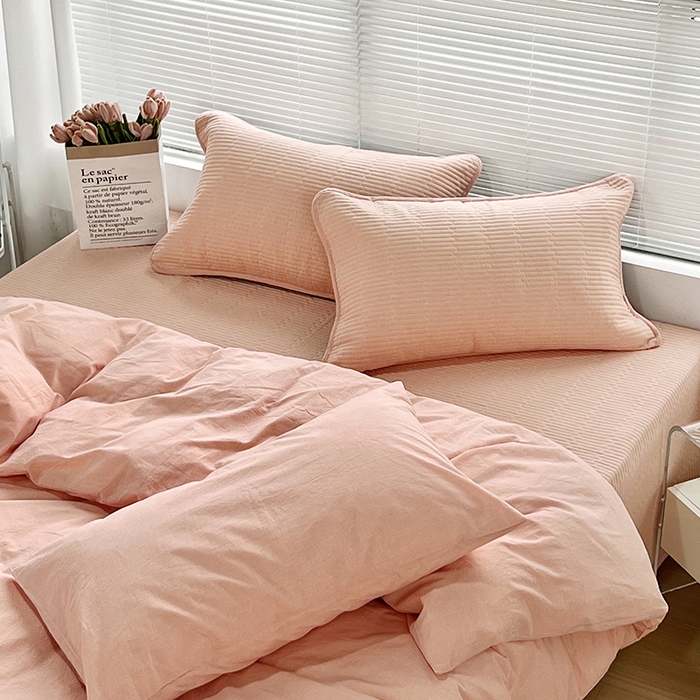 91家纺网 家纺一手货源 找家纺 拾小柒 2025新款全棉色织水洗棉防滑夹棉床盖三四件套 粉玉色