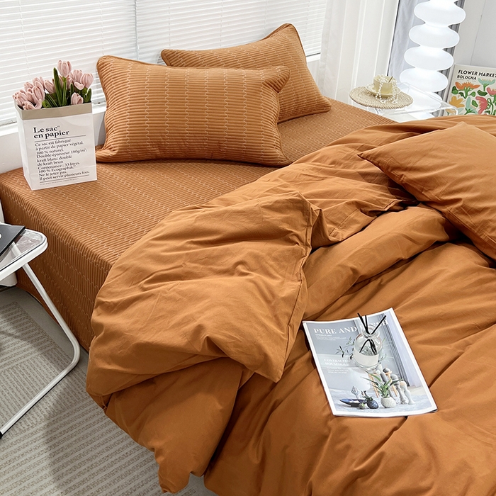 91家纺网 家纺一手货源 找家纺 拾小柒 2025新款全棉色织水洗棉防滑夹棉床盖三四件套 焦糖色