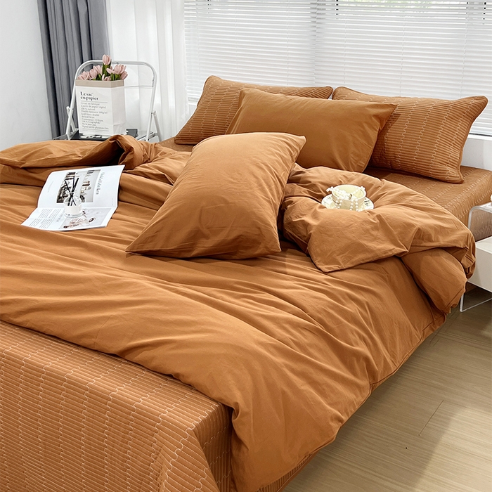 91家纺网 家纺一手货源 找家纺 拾小柒 2025新款全棉色织水洗棉防滑夹棉床盖三四件套 焦糖色