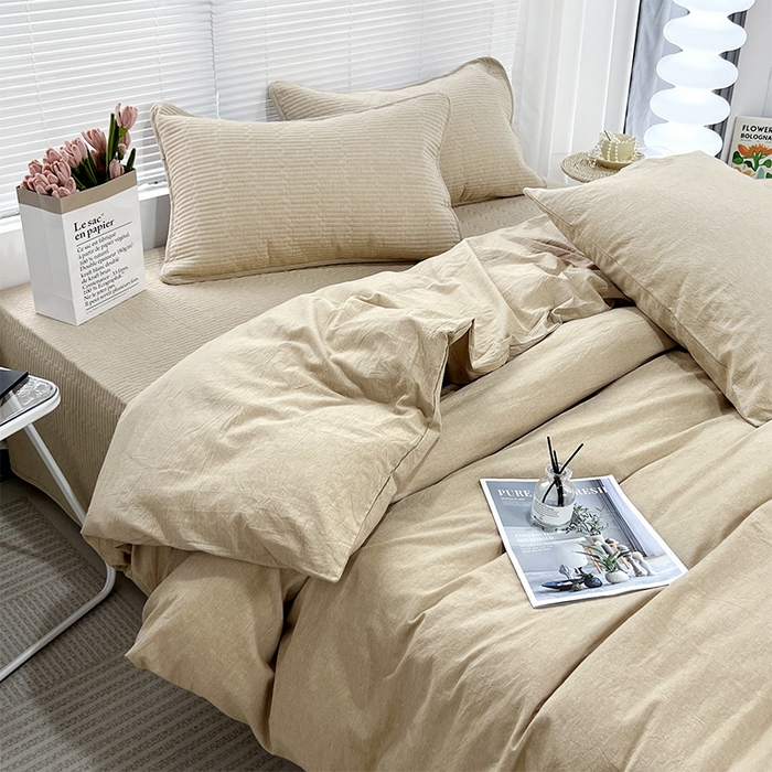 91家纺网 家纺一手货源 找家纺 拾小柒 2025新款全棉色织水洗棉防滑夹棉床盖三四件套 卡其色