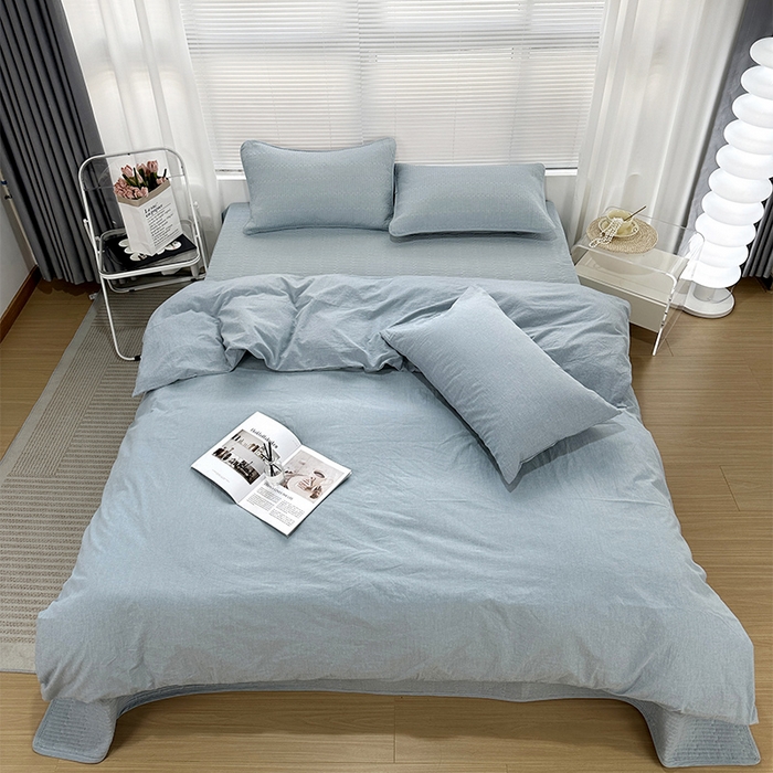 91家纺网 家纺一手货源 找家纺 拾小柒 2025新款全棉色织水洗棉防滑夹棉床盖三四件套 浅蓝色