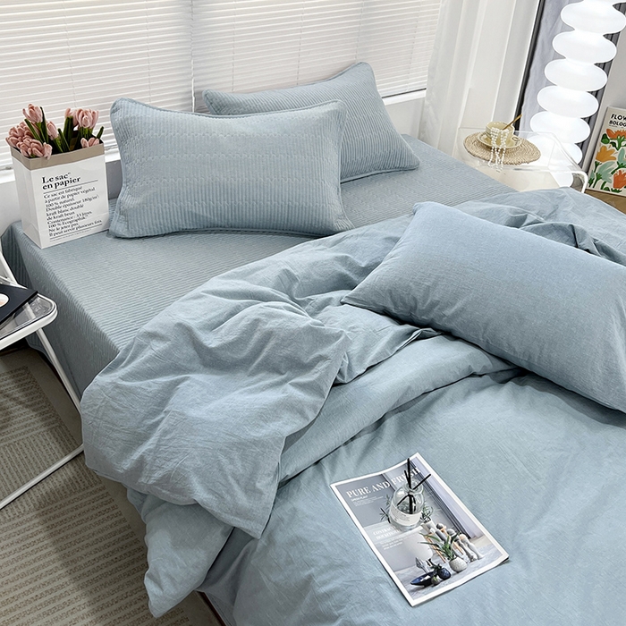 91家纺网 家纺一手货源 找家纺 拾小柒 2025新款全棉色织水洗棉防滑夹棉床盖三四件套 浅蓝色