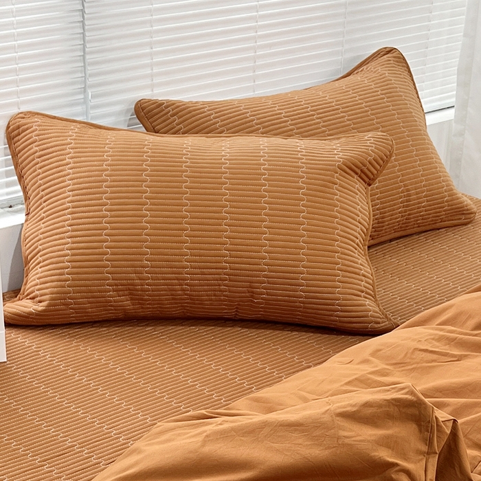 91家纺网 家纺一手货源 找家纺 拾小柒 2025新款全棉色织水洗棉夹棉隔脏污枕套 焦糖色