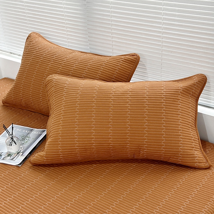 91家纺网 家纺一手货源 找家纺 拾小柒 2025新款全棉色织水洗棉夹棉隔脏污枕套 焦糖色