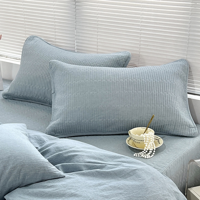 91家纺网 家纺一手货源 找家纺 拾小柒 2025新款全棉色织水洗棉夹棉隔脏污枕套 浅蓝色